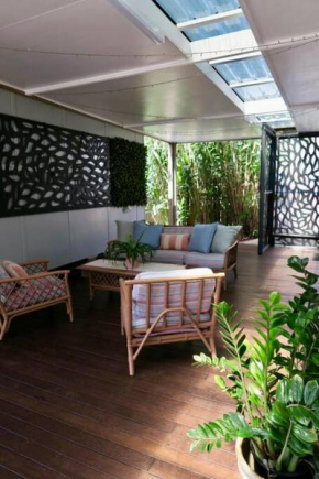 Single Fin Sleeps 4, sand, surf and sandy toes